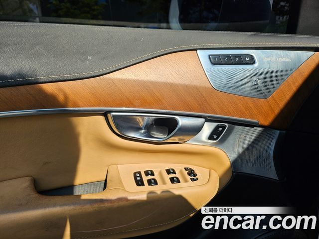 Volvo XC90 2018 — photo 12