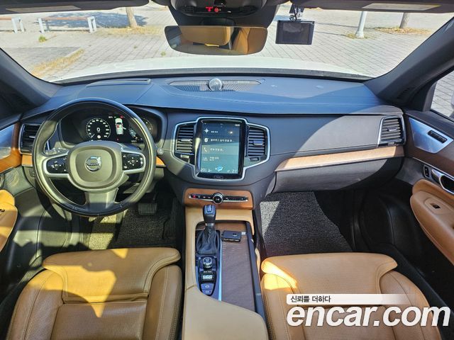 Volvo XC90 2018 — photo 15