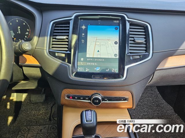 Volvo XC90 2018 — photo 17