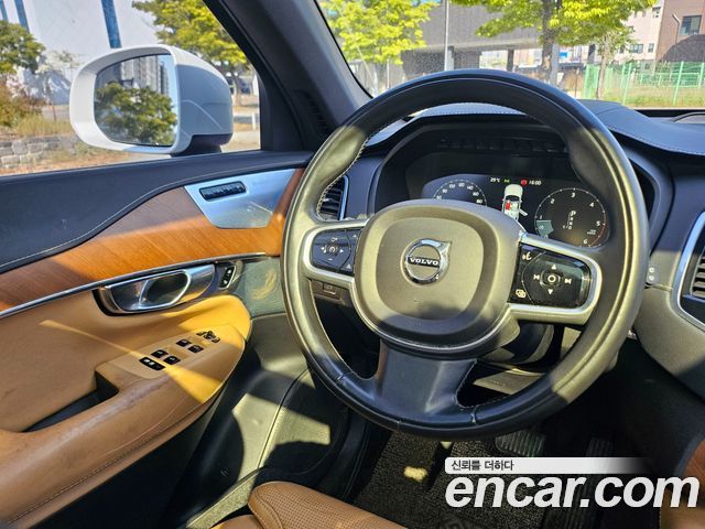 Volvo XC90 2018 — photo 18