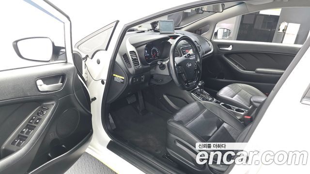 Kia K3 2018 — photo 13