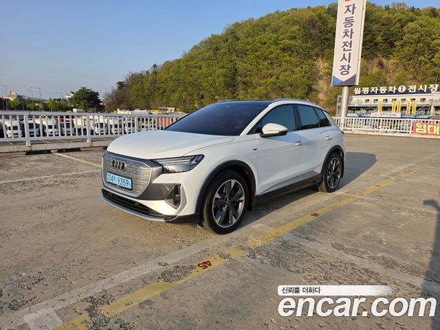 Audi Q4 e-tron 2023 — photo 1