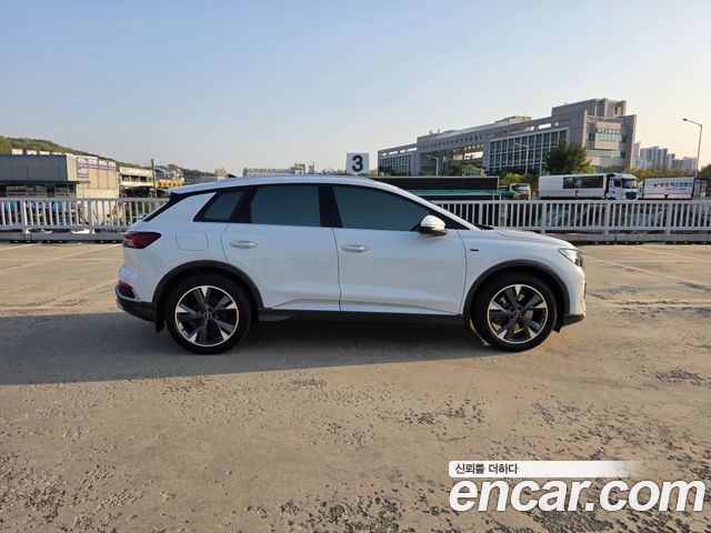 Audi Q4 e-tron 2023 — photo 4