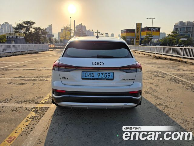 Audi Q4 e-tron 2023 — photo 6