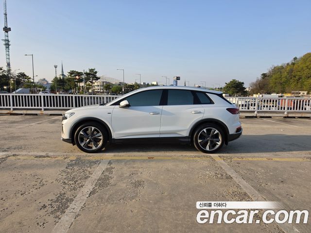 Audi Q4 e-tron 2023 — photo 8