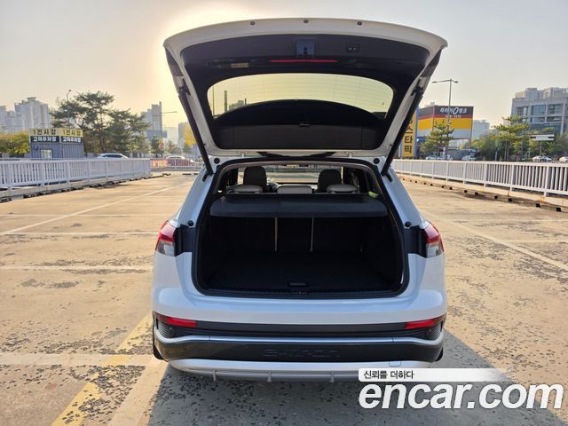 Audi Q4 e-tron 2023 — photo 9