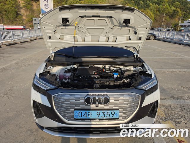 Audi Q4 e-tron 2023 — photo 10