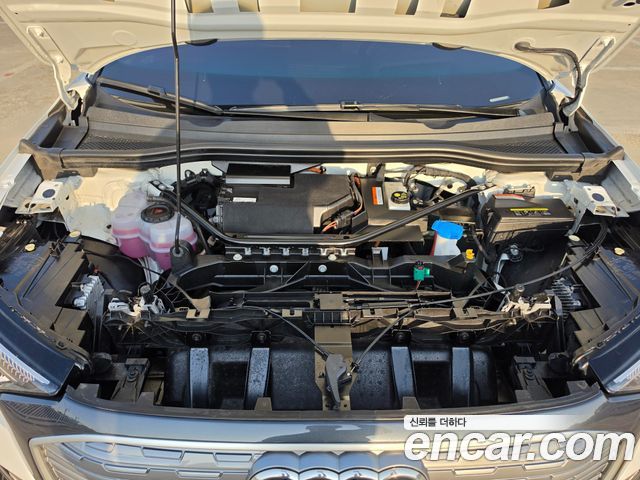 Audi Q4 e-tron 2023 — photo 11