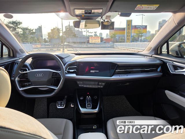 Audi Q4 e-tron 2023 — photo 12
