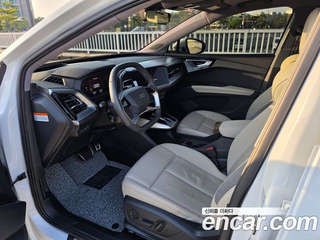 Audi Q4 e-tron 2023 — photo 15