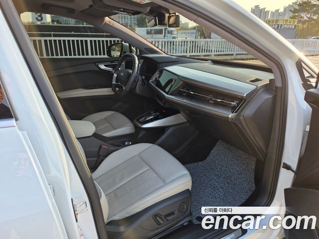 Audi Q4 e-tron 2023 — photo 17
