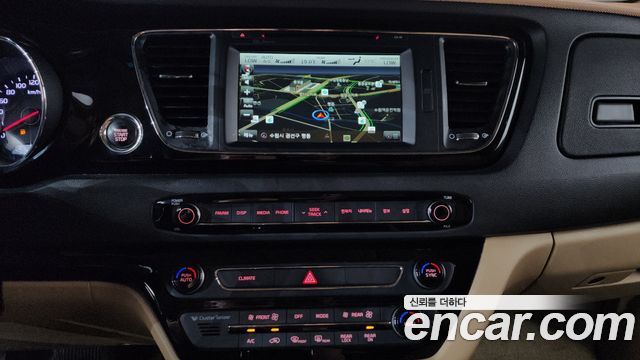Kia Canival 2018 — photo 19