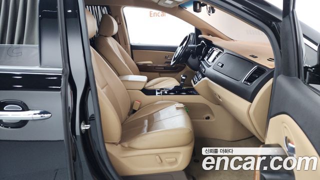 Kia Canival 2018 — photo 16