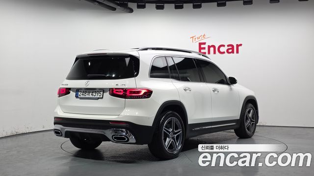 Mercedes-Benz GLB-Class 2023 — photo 2