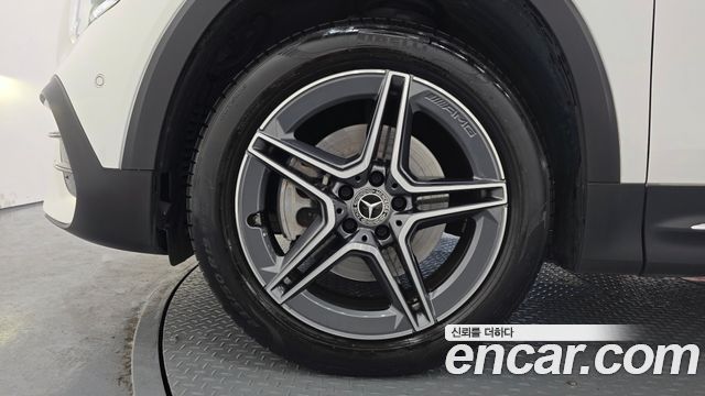 Mercedes-Benz GLB-Class 2023 — photo 5