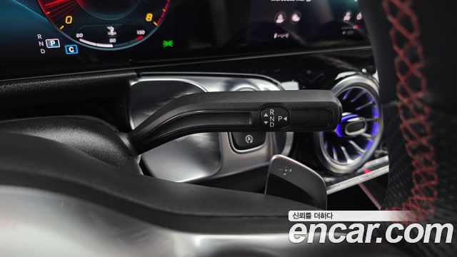 Mercedes-Benz GLB-Class 2023 — photo 9