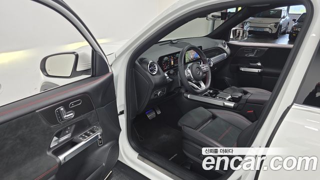 Mercedes-Benz GLB-Class 2023 — photo 10