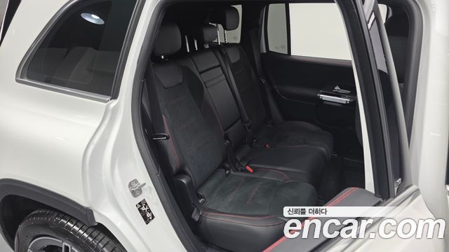 Mercedes-Benz GLB-Class 2023 — photo 11