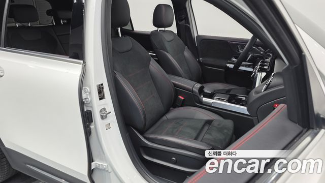 Mercedes-Benz GLB-Class 2023 — photo 12
