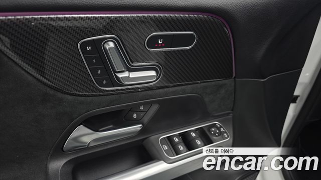Mercedes-Benz GLB-Class 2023 — photo 14