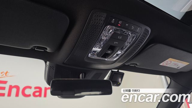 Mercedes-Benz GLB-Class 2023 — photo 18