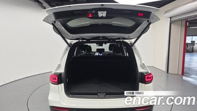 Mercedes-Benz GLB-Class 2023 — photo 20