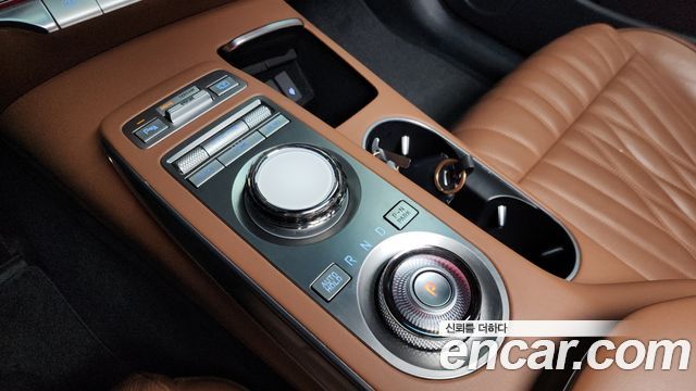Genesis GV70 2023 — photo 9