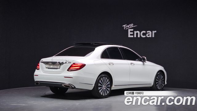 Mercedes-Benz E-Class 2017 — photo 2