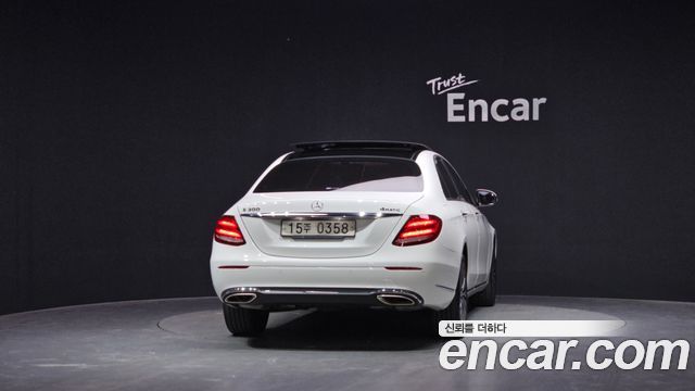 Mercedes-Benz E-Class 2017 — photo 4