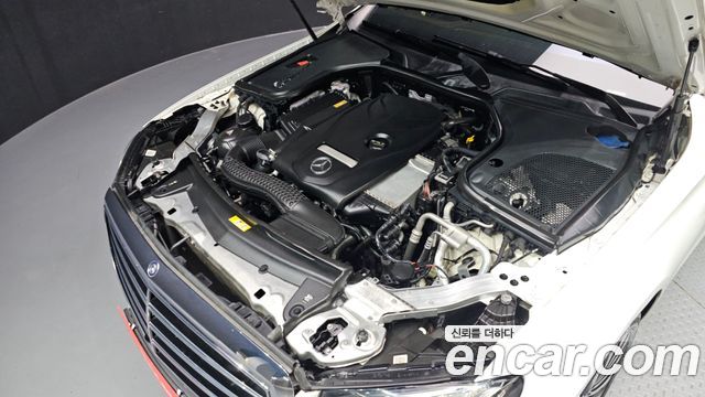 Mercedes-Benz E-Class 2017 — photo 6
