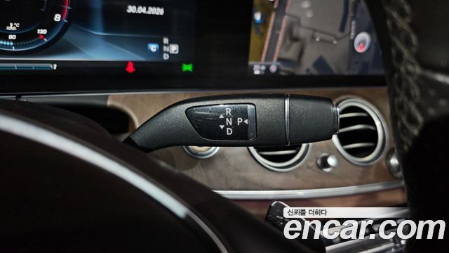 Mercedes-Benz E-Class 2017 — photo 9
