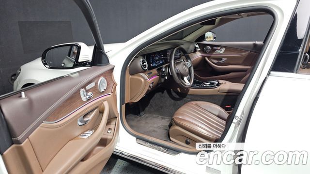 Mercedes-Benz E-Class 2017 — photo 10