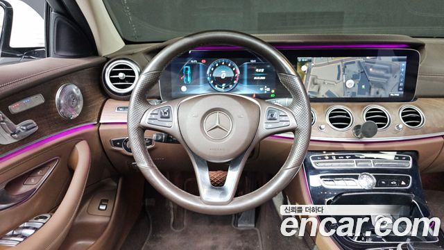 Mercedes-Benz E-Class 2017 — photo 14