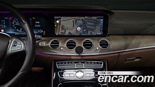 Mercedes-Benz E-Class 2017 — photo 15