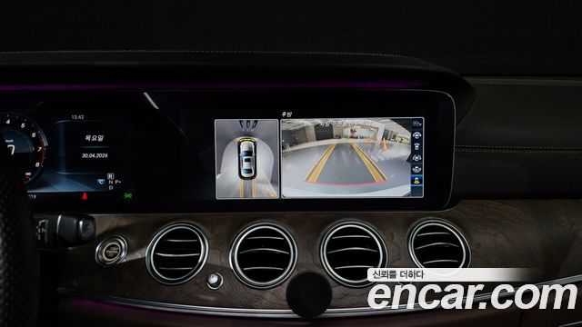 Mercedes-Benz E-Class 2017 — photo 16