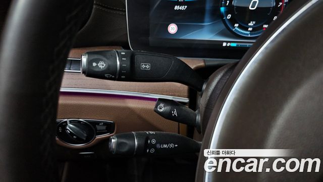 Mercedes-Benz E-Class 2017 — photo 18