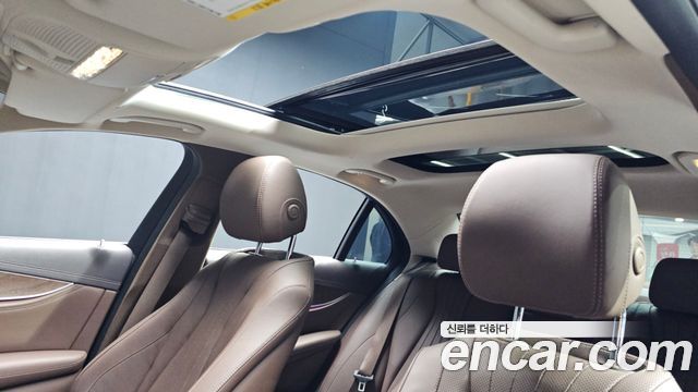 Mercedes-Benz E-Class 2017 — photo 19