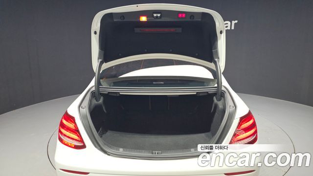 Mercedes-Benz E-Class 2017 — photo 20