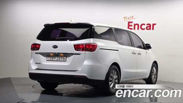 Kia Canival 2019 — photo 2