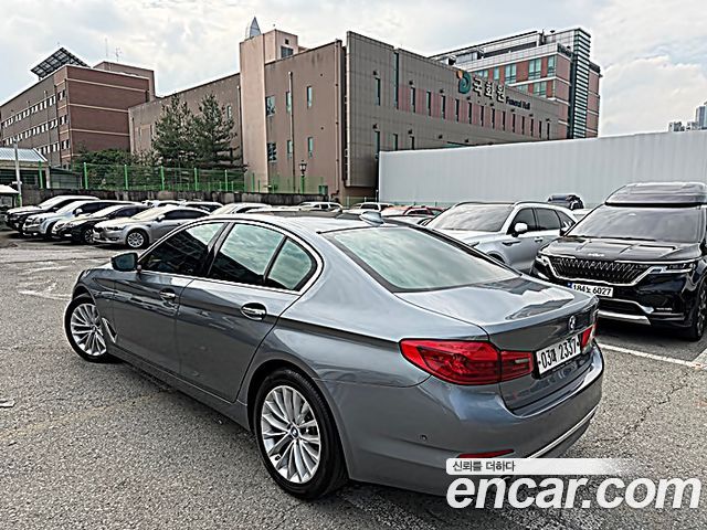 BMW 5-Series 2018 — photo 2
