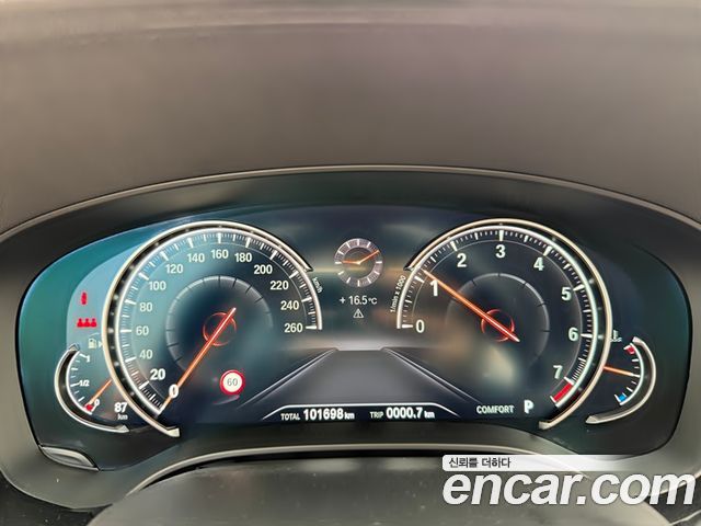 BMW 5-Series 2018 — photo 8