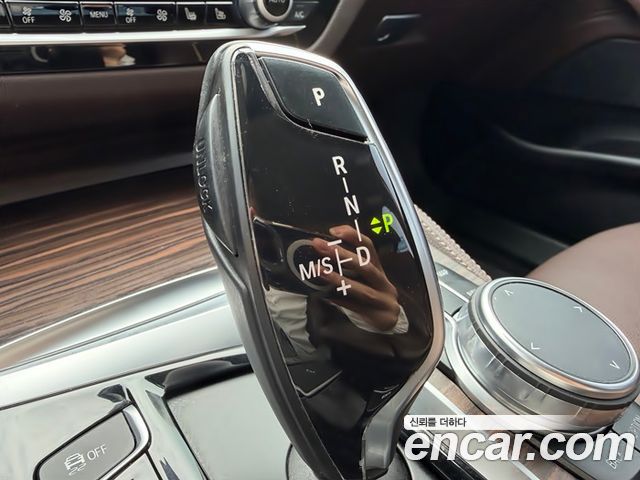 BMW 5-Series 2018 — photo 9