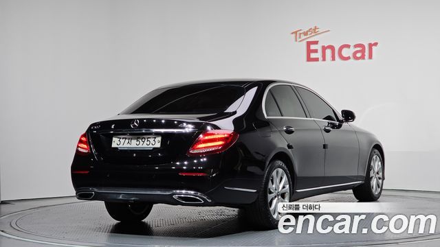 Mercedes-Benz E-Class 2019 — photo 2