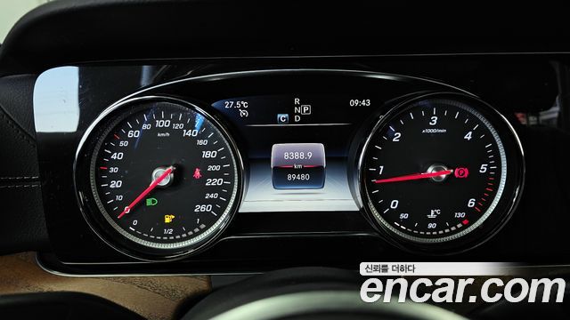 Mercedes-Benz E-Class 2019 — photo 11