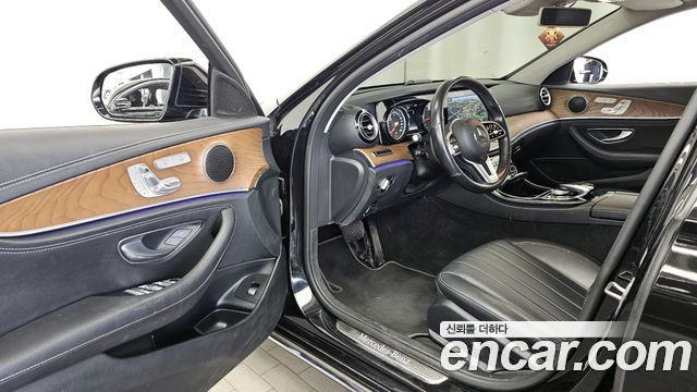 Mercedes-Benz E-Class 2019 — photo 13