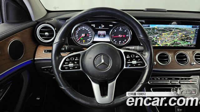 Mercedes-Benz E-Class 2019 — photo 19