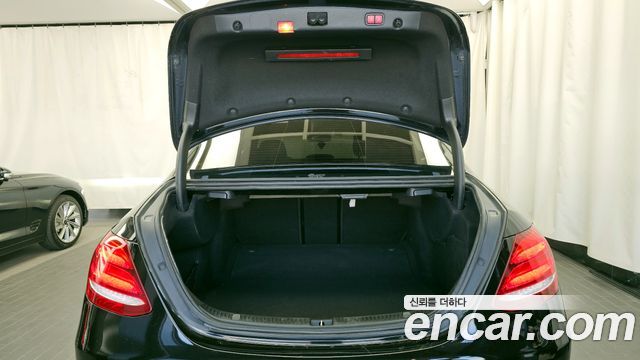 Mercedes-Benz E-Class 2019 — photo 26