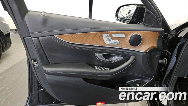 Mercedes-Benz E-Class 2019 — photo 14