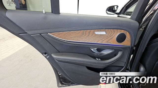 Mercedes-Benz E-Class 2019 — photo 15