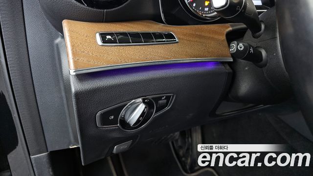 Mercedes-Benz E-Class 2019 — photo 28